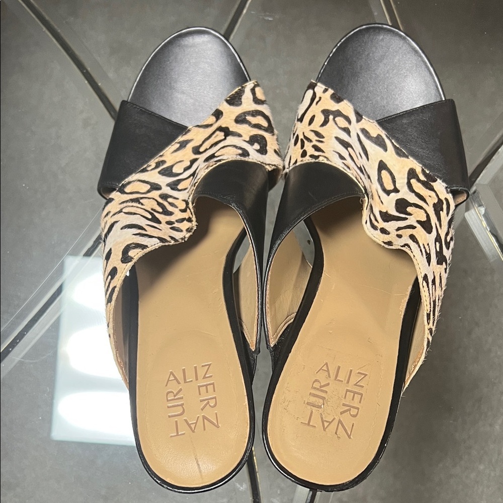 Naturalizer Black and Leopard Print slides 9M